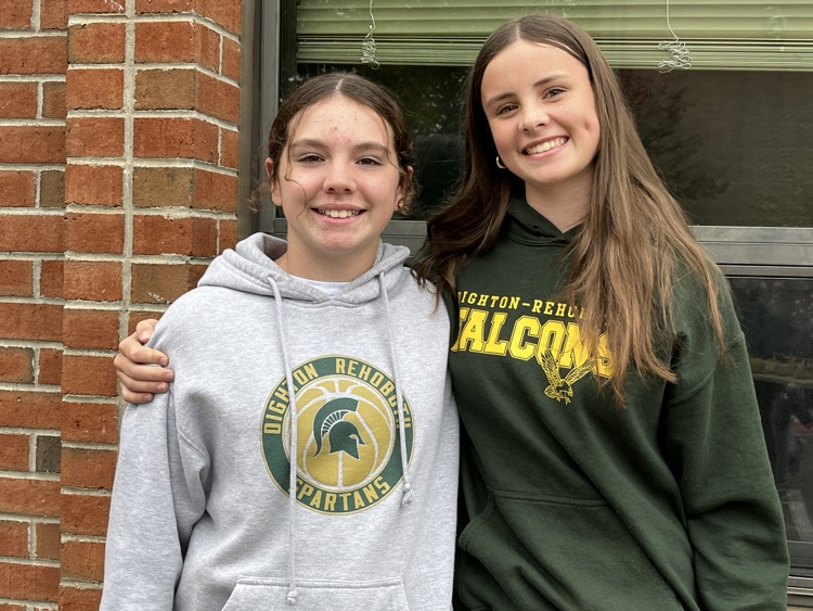 DLBeckwithMS's tweet photo. Today was Green and Gold Day at BMS to celebrate Green and Gold Night at our high school tonight from 6:00–8:00 p.m.! Great school spirit on display!
💚💛 #WeAreDR https://t.co/TjGi7iPnW9