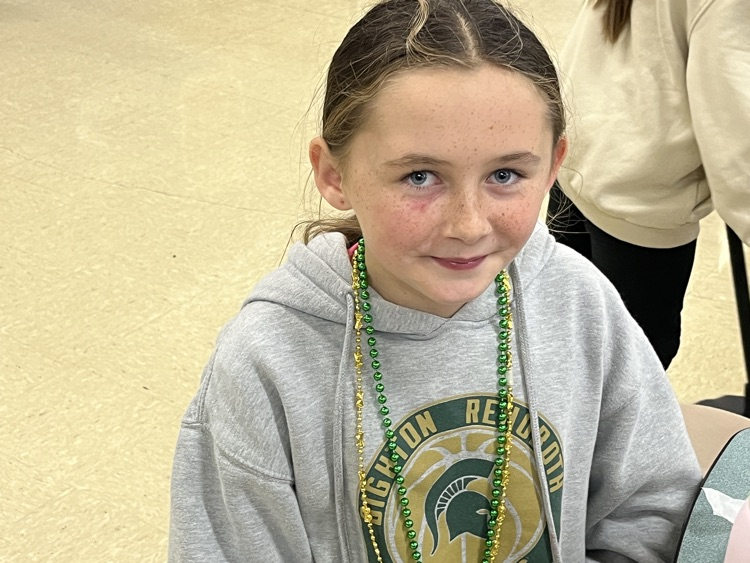 DLBeckwithMS's tweet photo. Today was Green and Gold Day at BMS to celebrate Green and Gold Night at our high school tonight from 6:00–8:00 p.m.! Great school spirit on display!
💚💛 #WeAreDR https://t.co/TjGi7iPnW9