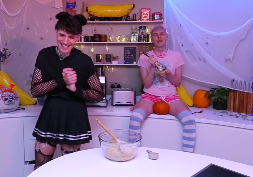 MirianMeriQuei's tweet photo. watching dan and phil in 2025 is like having a fever dream https://t.co/KfLRjVnK7i