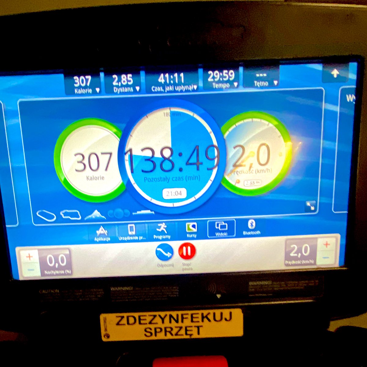 polskoszwedzki's tweet image. 🔥 Od dziś dokładam do pieca.
Post przerywany zostaje, ale dorzucam coś nowego , mianowicie  minimum 
15 000 kroków dziennie.

Nie wiem, czy uda się codziennie, ale wiem jedno:
albo robisz postępy, albo szukasz wymówek.

Ja wybieram to pierwsze. 💪🏼

#zdrowie #ruch #dyscyplina…