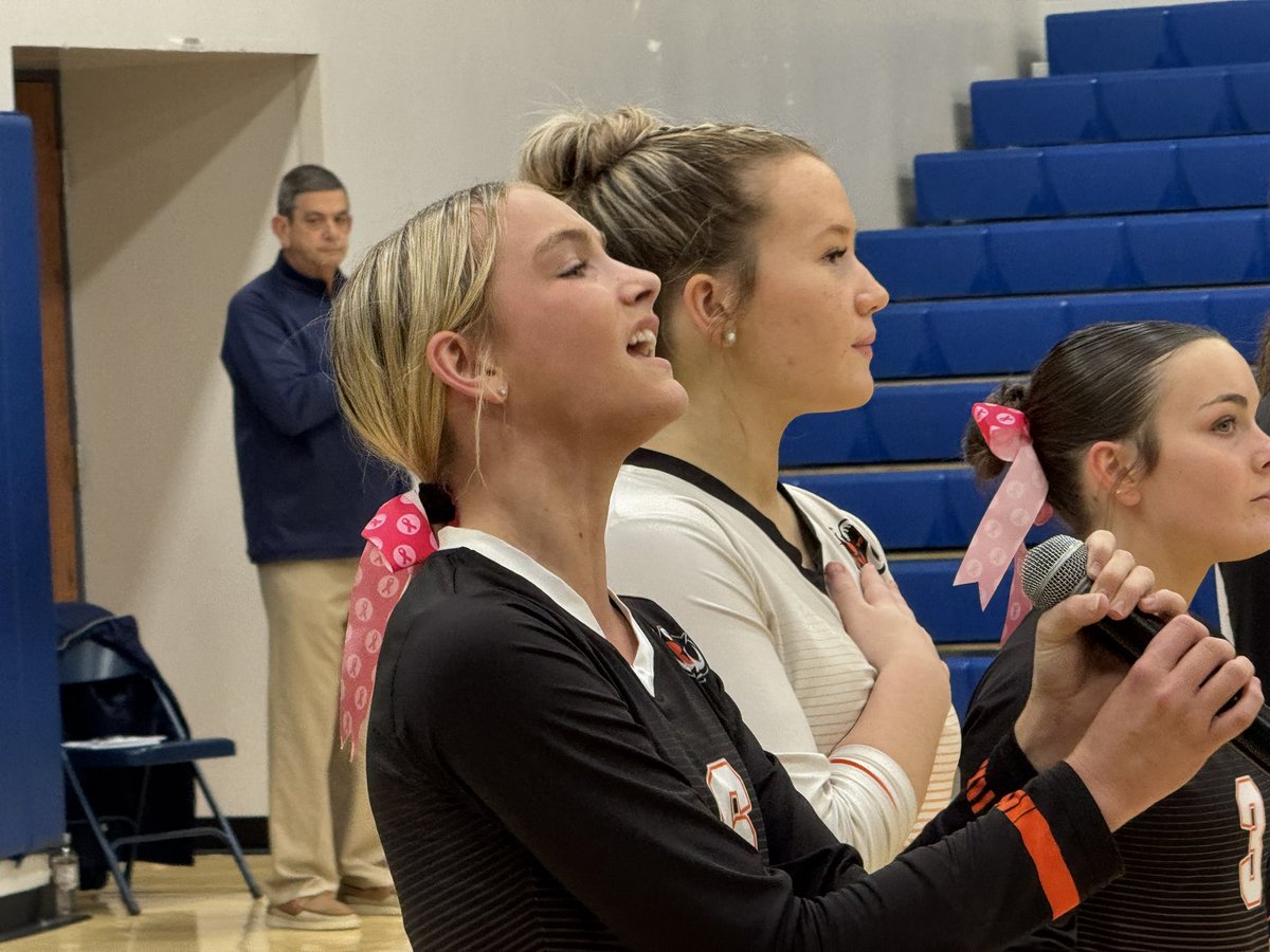 ETNreisenweber's tweet image. Cathedral Prep freshman volleyball player Nora Marsh absolutely crushed the national anthem!!! Great job Nora! @CPRamblers @District10_PIAA @PIAASports