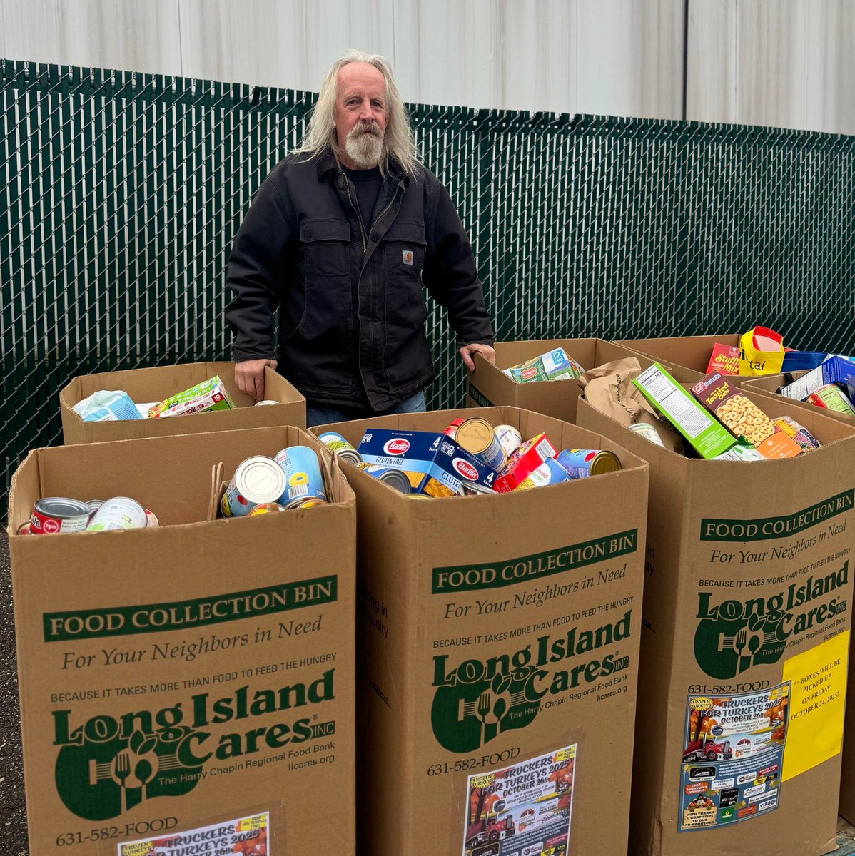 LongIslandCares's tweet image. When Truckers for Turkeys was cancelled this year, Dennis stepped up 😊 

He and his community collected 2,870 pounds of food to help Long Island families in need. Thank you, Dennis, and everyone who made this happen 💚

#LongIslandCares #LongIsland #EndHungerLI #CommunitySupport