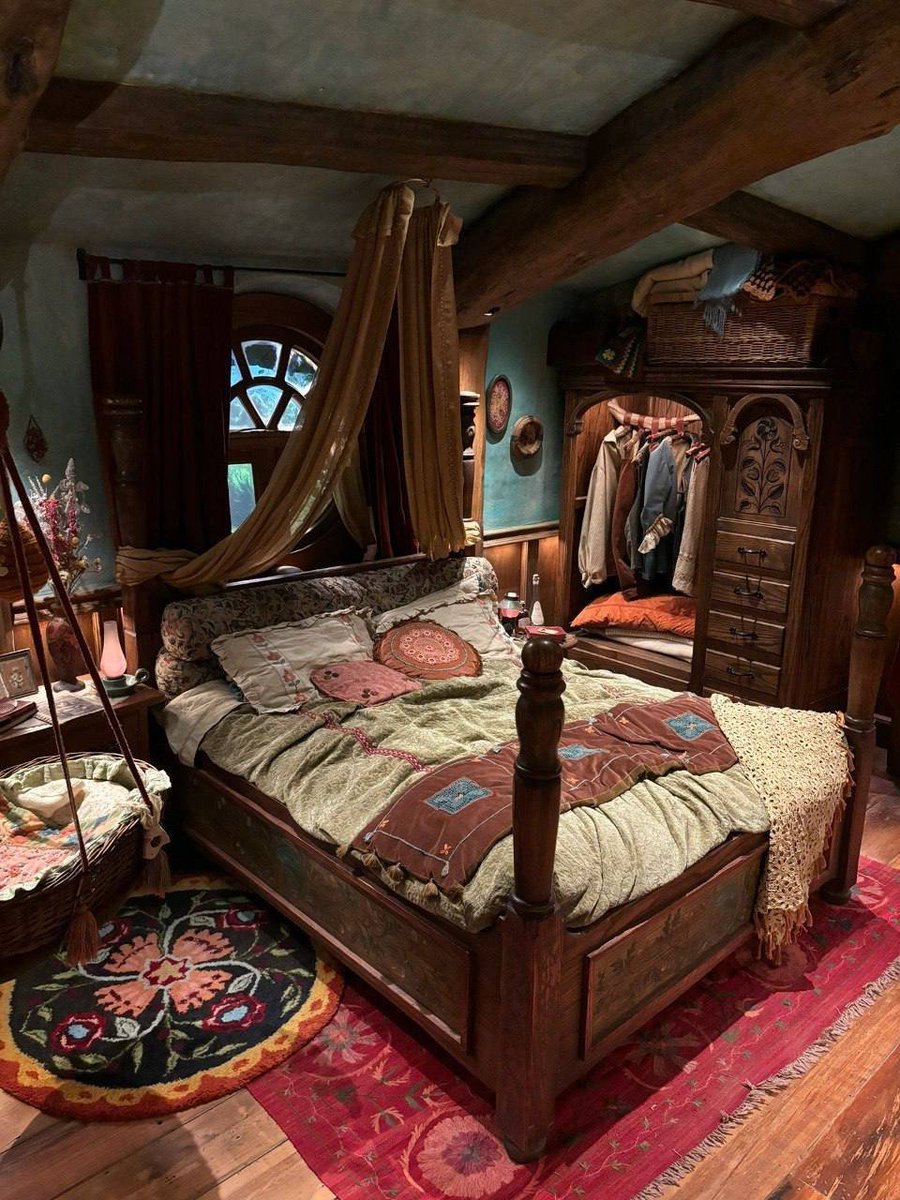 SwanEcho tweet media