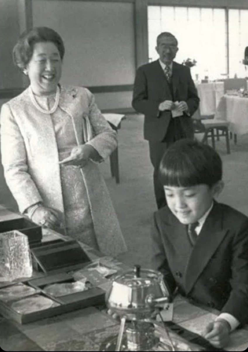 わたしの大好きな写真🩷 好奇心旺盛な秋篠宮殿下を優しく見守る昭和