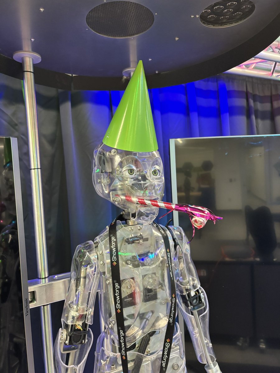 mrsnethsclass's tweet photo. ๐๐ฅณ Happy 1st birthday, Future Ready Lab! Ribbon cutting was 10.30.24. Over 1250 students have visited since and we are just getting started! ๐ช๐ฉ๐ช๐ฉ#STEAM #STEM #FutureReadyLab @garnerholt #NKCSchools https://t.co/NaiWls4UkR