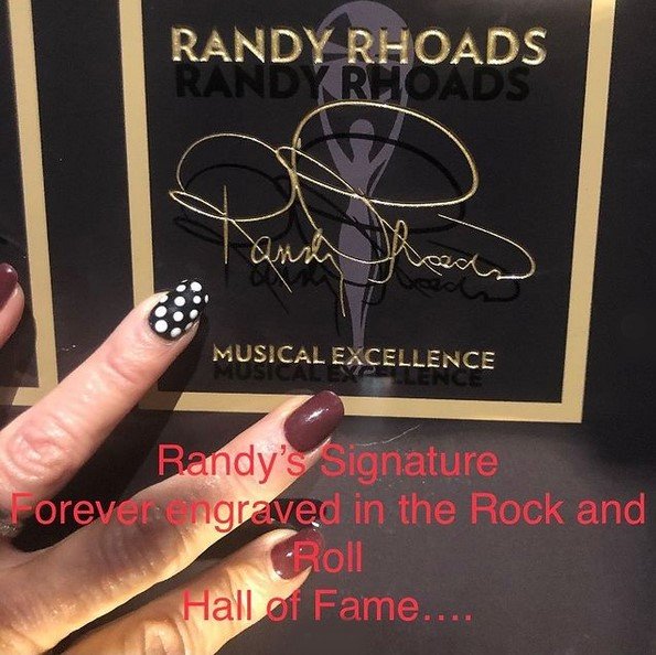 SukursalRock's tweet image. Four years ago in Cleveland...

“That was one small step in this battle, but this was the first step for the real ROCK LEGENDS.”

#AndJusticeForAll #RockOn #RandyRhoadsForever #Legend #GuitarIcon #Justice #GuitarGod