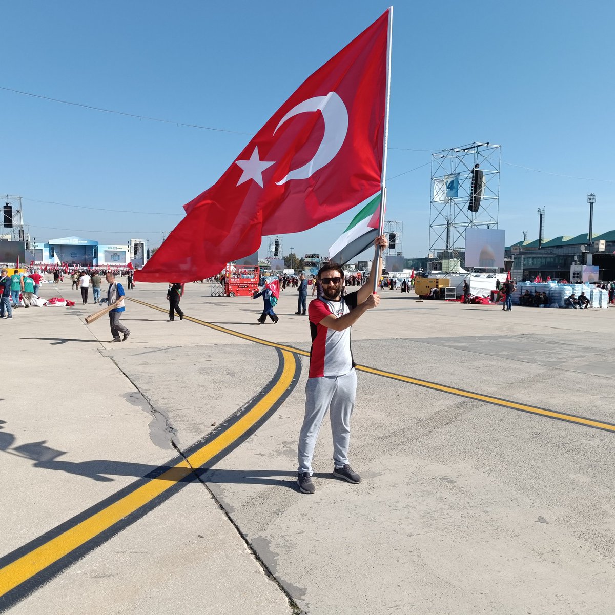 Adalet er yada geç tecelli edecektir.
Utanılacak Gerçek
#StajyerÇırağınEmeğiTamSigortasıYarım