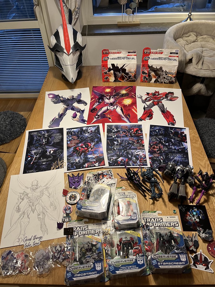 AzurebladeTfp's tweet photo. And here's what I brought home from #Tfconchicago! 😍Big thanks to @comical_27 for helping me find TFP Megatron and Airachnid! ❤️ https://t.co/w5w3dNcnxy
