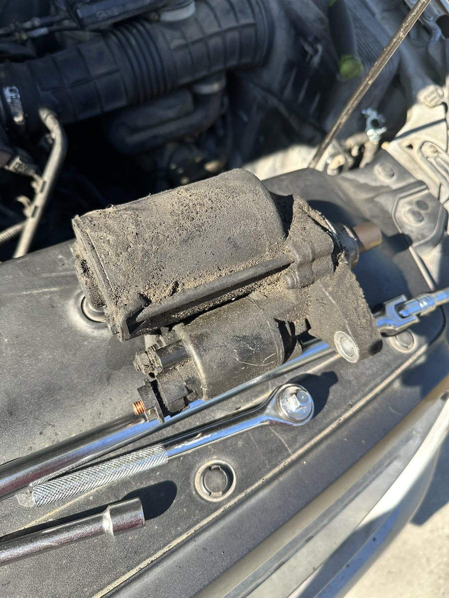 RobotProxyWar's tweet image. Pulled and replaced the starter in this 2004 Honda Pilot in between meetings today.