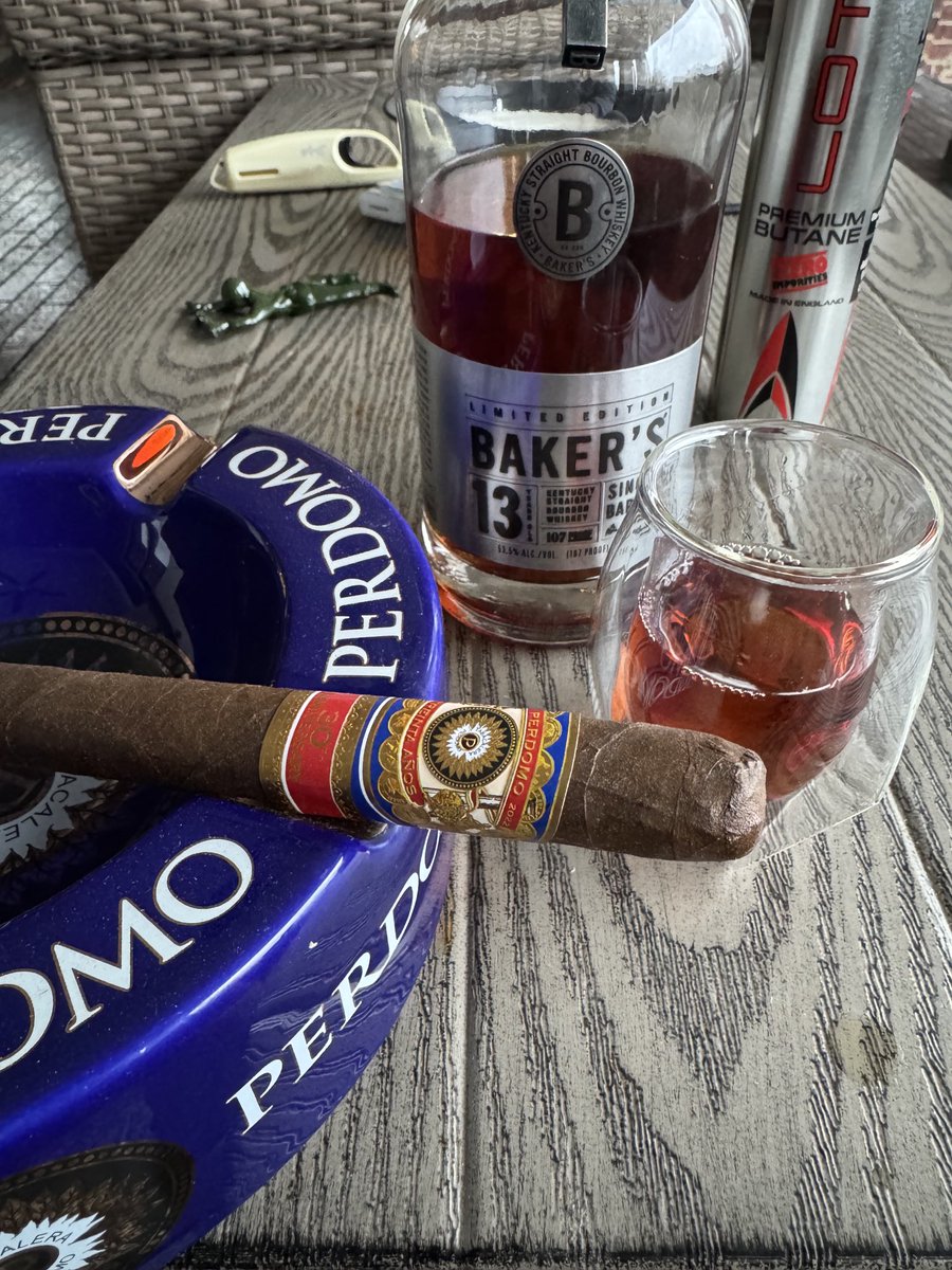 RidleyMaster's tweet photo. Winding down October with โฆ@PerdomoCigarsโฉ 30th and Barkerโs 13. #bourbon #cigars #fallisintheair #appalachia https://t.co/h7zQ51L2eq