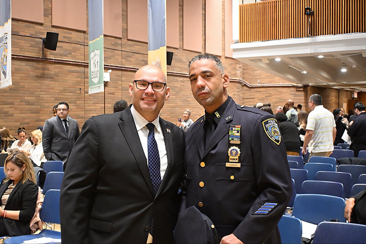 NYCPDDEA's tweet image. Congratulations to our newly minted Detectives who received their gold shield today at the NYPD’s promotion ceremony — and to our veteran Detectives who earned grade. They are all truly 𝙏𝙝𝙚 𝙂𝙧𝙚𝙖𝙩𝙚𝙨𝙩 𝘿𝙚𝙩𝙚𝙘𝙩𝙞𝙫𝙚𝙨 𝙞𝙣 𝙩𝙝𝙚 𝙒𝙤𝙧𝙡𝙙!