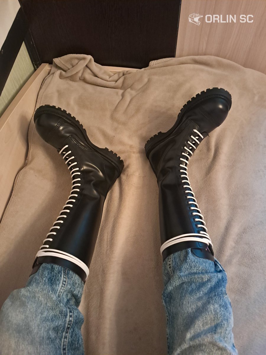Boot lovers? There is some work for u😈

More photos in my TG: t.me/orlinsc