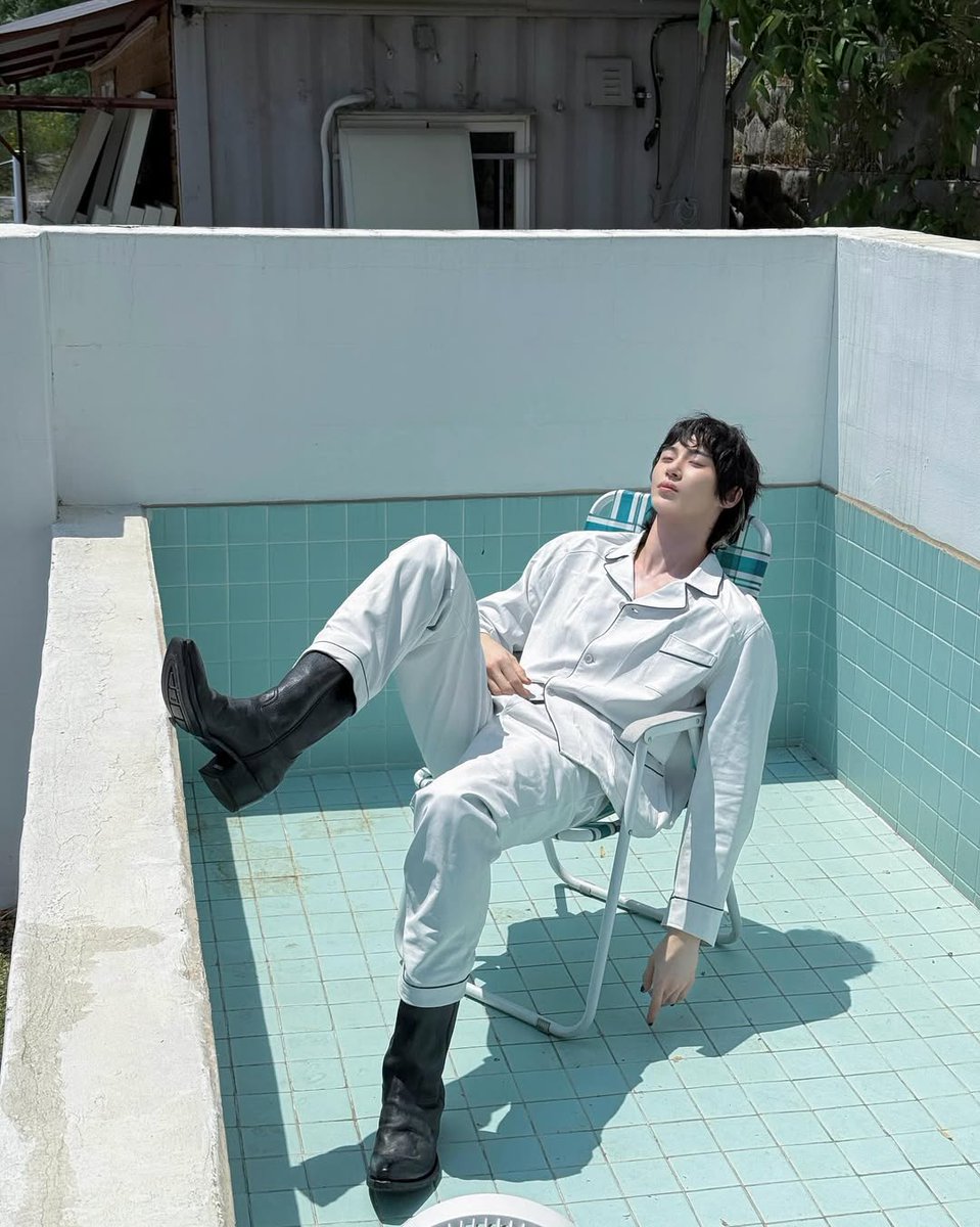 오늘의 내배우서기 한장💕
HappyHappy Birthday💙🎁✨️📮🎉
#1031 Happy WooSeok's Day
.
회사 바쁨 이슈로 준비하던 생일 선물도
생카투어도 나눔도 모두 망했지만🫠
그래도 울 배우님 생일 그냥 넘어갈 수 없쬬!!!
.
비록 오늘도 야근인생이지만...
눈뜨자마자 본 팬클럽 소식&amp;예쁜 영상과 사진으로