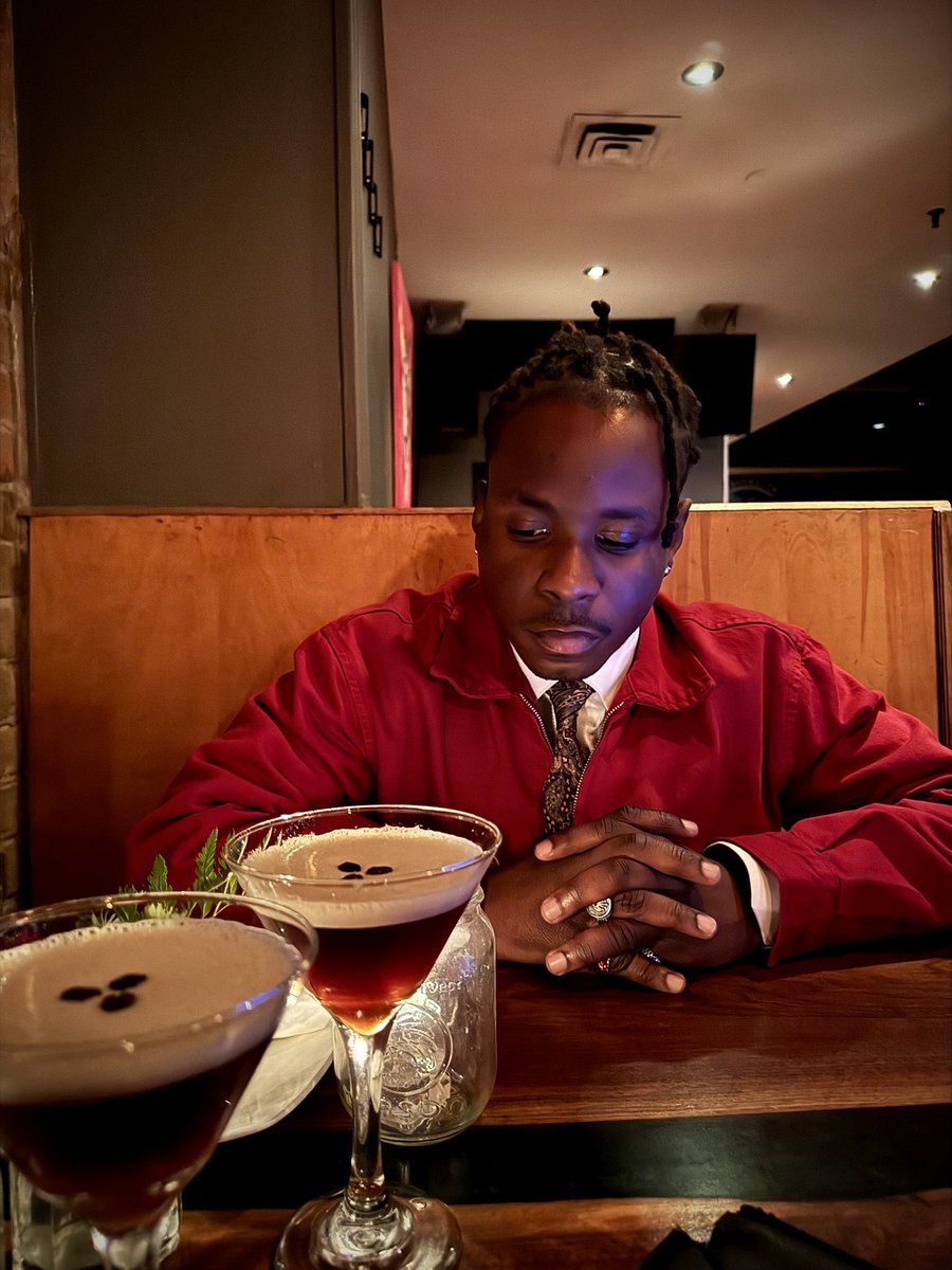 hi guys, I’ve got my next EP “Friends” dropping in 14 days and it’ll mean the world if you pre-saved for your own sake; I know you miss good music, I’ve got some for u 💌🔥 

open.spotify.com/prerelease/6uj…