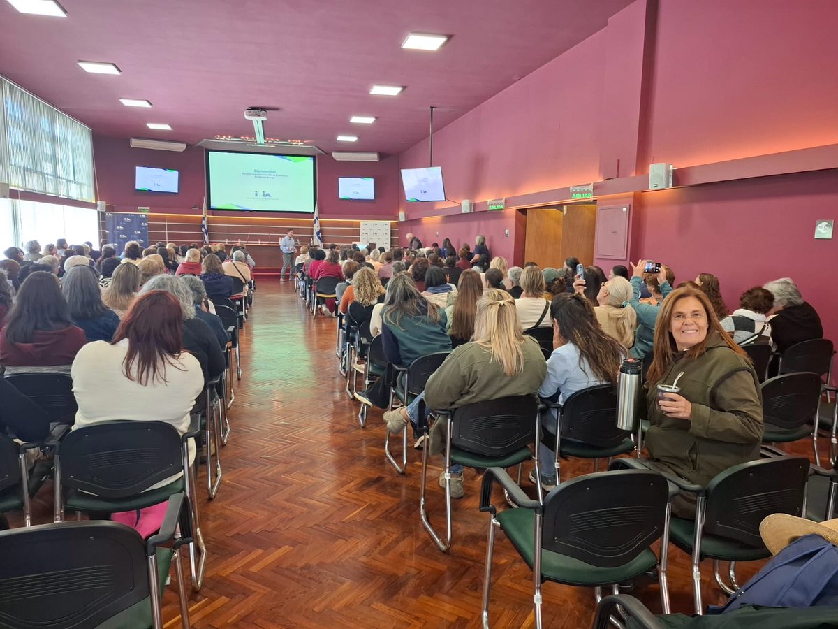 Participando del  Encuentro de Mujeres Rurales de Colonia en <a href="/INIA_UY/">INIA URUGUAY</a> La Estanzuela. Compartiendo experiencia y  conocimiento nos fortalecemos todas y la familia rural. Inmenso disfrute y agradecimiento en cada mes de octubre. Gracias! <a href="/IntColonia/">IntendenciaColonia</a> <a href="/MGAPUruguay/">MGAP</a> 
<a href="/midesuy/">Ministerio de Desarrollo Social</a>