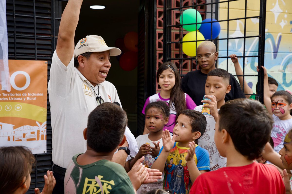 Halloween ya inició para los niños y niñas del barrio Sucre, en el centro de nuestra ciudad.

Junto a <a href="/PoliciaCali/">Policía Metropolitana Santiago de Cali</a> y <a href="/Cali_Participa/">Desarrollo Territorial y Participación Ciudadana</a>, acompañamos esta linda jornada llena de música, sorpresas, juegos y dulces, brindándoles un espacio de alegría, seguridad y sana convivencia.🎃👏🏾