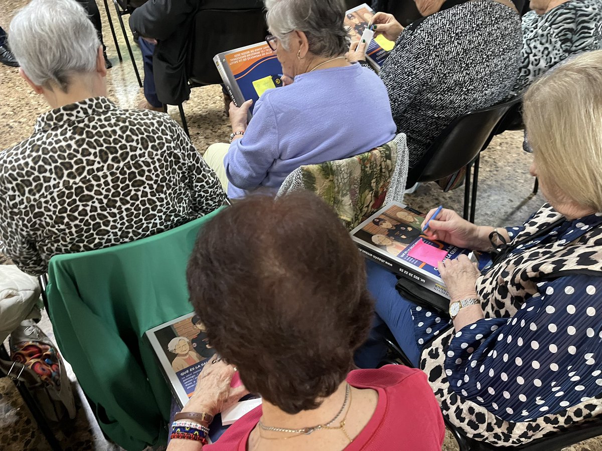 AdrianencaPC's tweet image. 🧠✨ Ahir vam inaugurar el nou projecte,  tallers sobre salut mental per a la gent gran al Casal Sant Joan. Prop de mig centenar d’assistents a la primera sessió! Gràcies per sumar-vos a aquest projecte de benestar i comunitat. 💛 #GentGran #SalutMental @FundlaCaixa @AjSantAdria