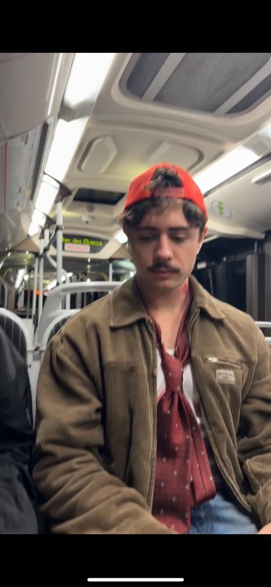 URGENT‼️‼️ : Hi everyone, our friend Flynn Ganneval, a first-year Emlyon  student, has been missing for over 24 hours. #lyon #urgent #azar #sucre  #lesucre #disparition #Halloween #soiree #police #sos #deguisementhalloween  #soireehalloween