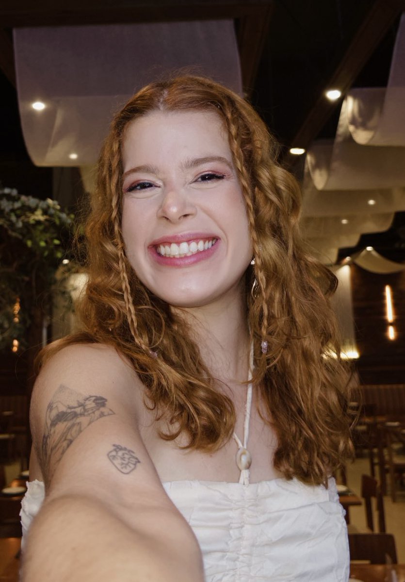 lidhiap_'s tweet image. Gostaria de me inscrever também pro prêmio de cabelo mais bonito que uma mulher branca já teve na história