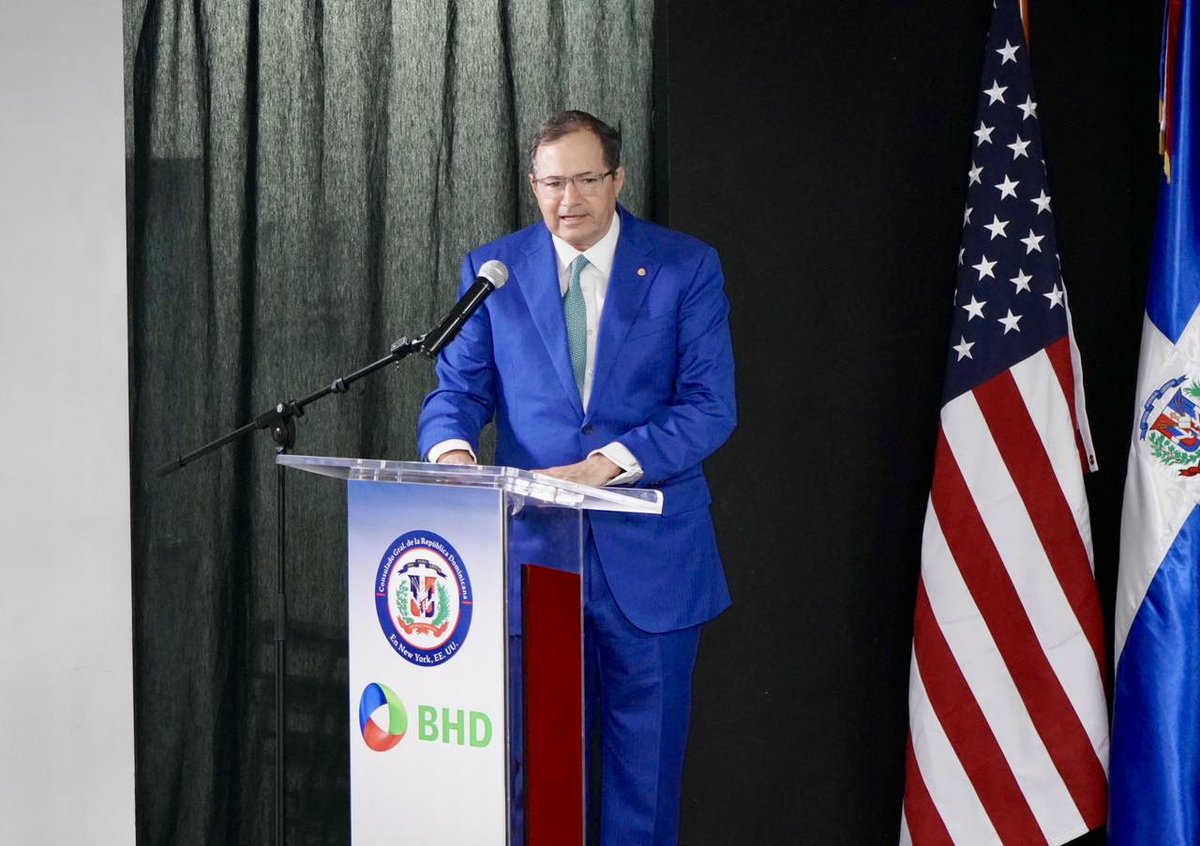 Presentamos la campaña internacional #OrígenesDeExcelencia, una iniciativa del Consulado Dominicano en NY junto al <a href="/BancoBHD/">Banco BHD</a> 🇩🇴

Celebra la identidad, la educación y el orgullo dominicano a través de 30 jóvenes que redescubrieron sus raíces en nuestra tierra.