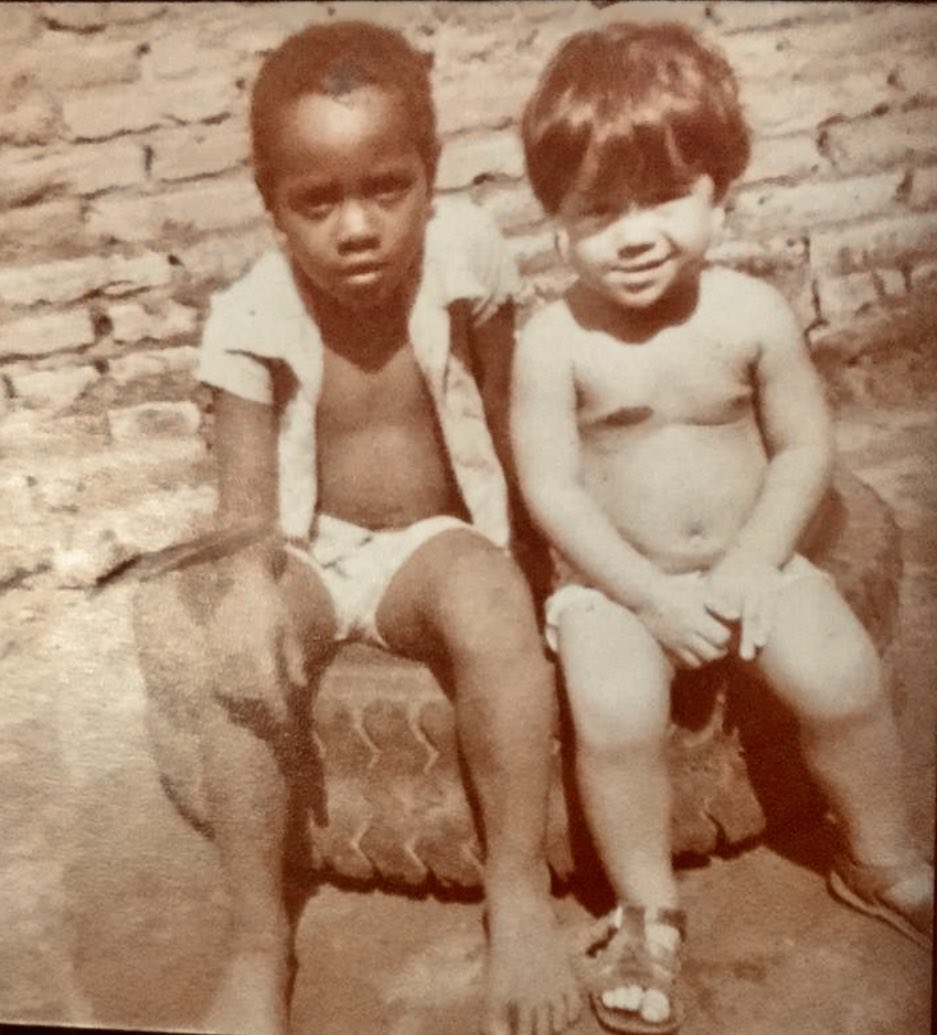 GalbasJunior's tweet photo. Achei essa fotografia antiga. Minha e do meu irmão de leite!  🤛🏻🙏🏻🥷 pilotos de pneus ! https://t.co/EeAOcMcWqz
