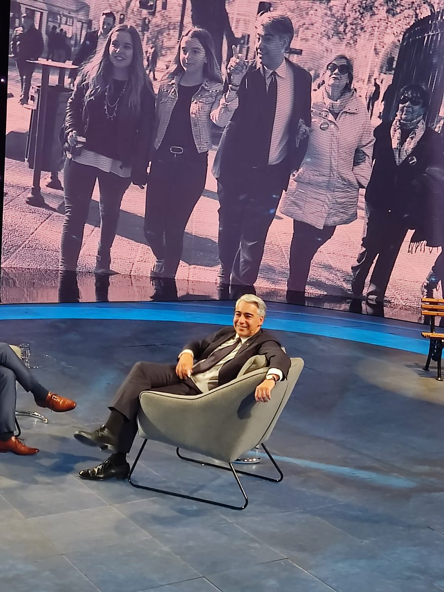 Postmoderna tweet media