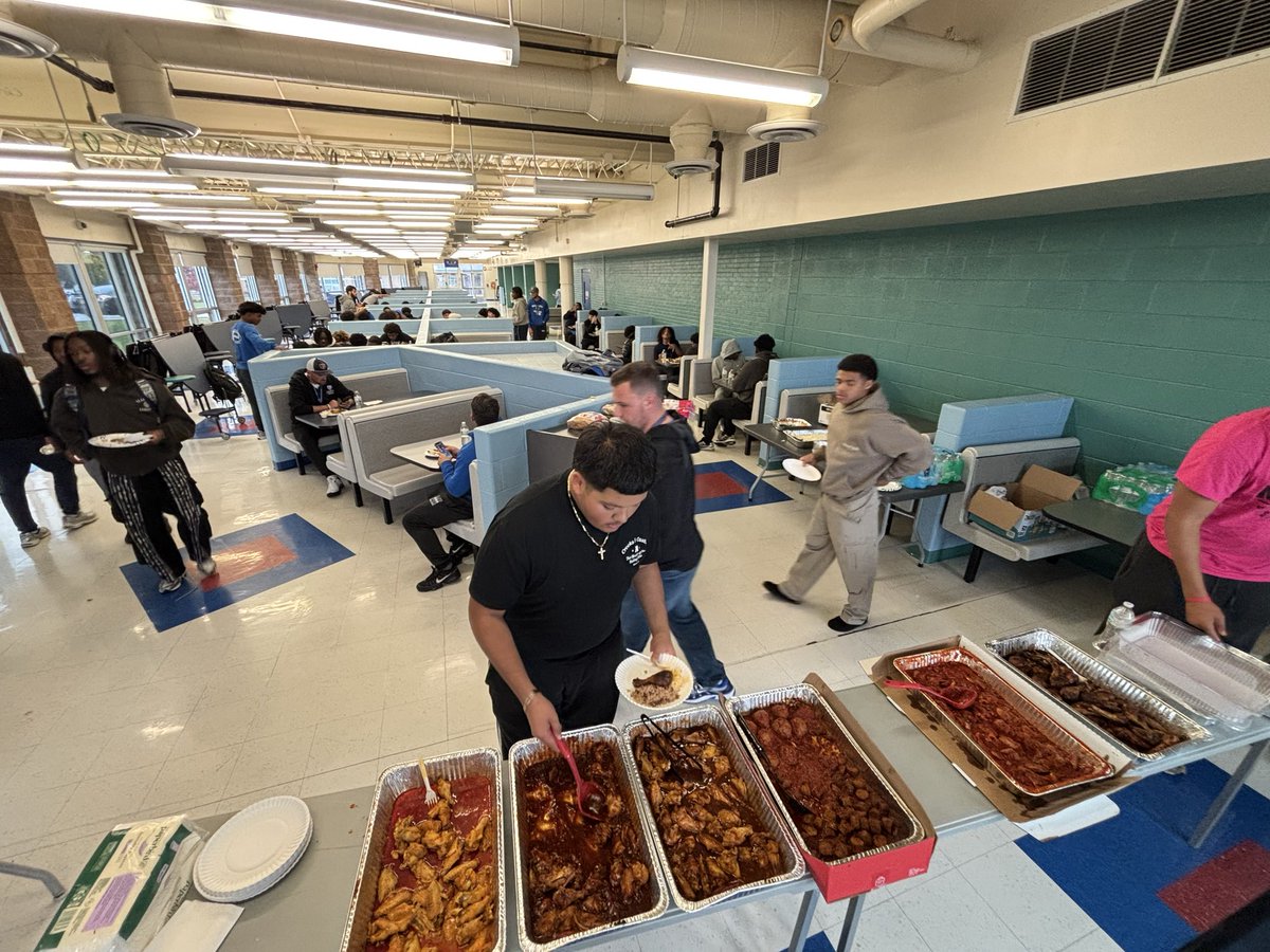 Thank you to everyone who donated food for our final regular season Family Dinner. Everything was AMAZING and the players could not have been happier! Senior night tomorrow at 6:00pm. Bring the family and enjoy some Friday Night Lights. Ⓜ️🐻🏈
