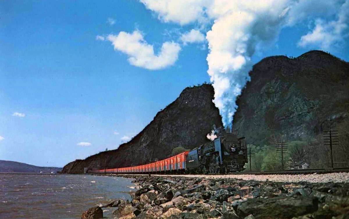 I need to see 765 and 3001 doublehead a train of pacemaker boxcars