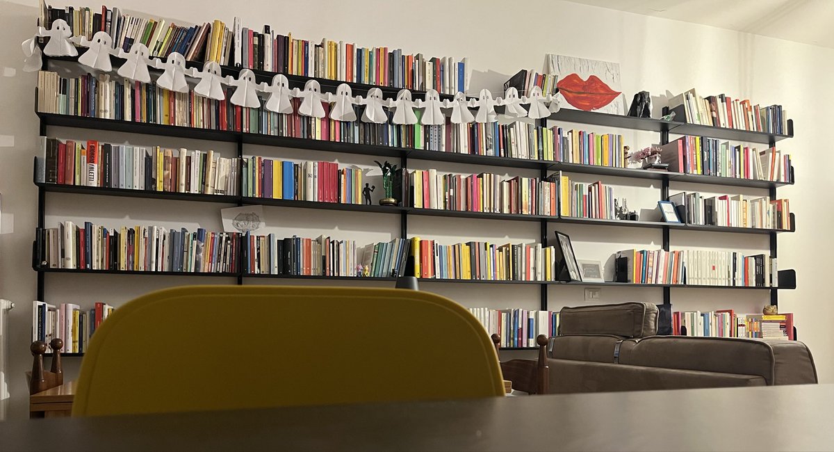 dariafilippi's tweet photo. Librerie da paura. https://t.co/a5CdaJbUR7