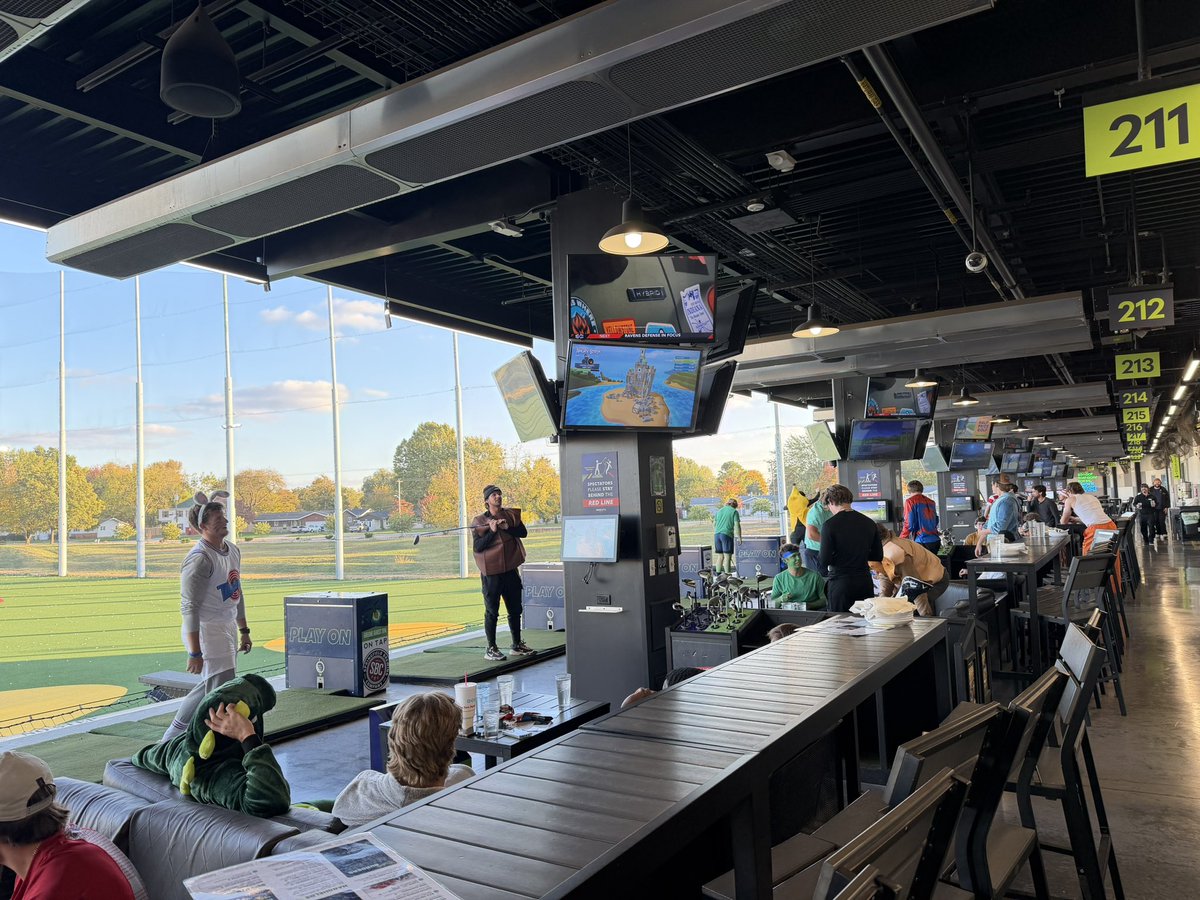 Swapping cleats for clubs ⛳️ Great way to close out the fall with the squad!

#RollCats #BoMoBoys