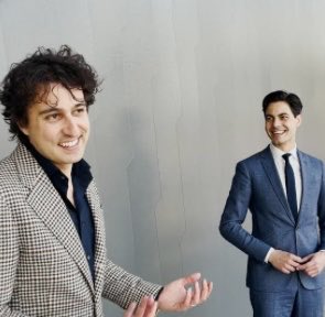 Naar verluidt wordt Jesse Klaver de nieuwe fractievoorzitter van GroenLinks-PvdA. Dat kan helpen aan de formatietafel. Klaver en Rob Jetten kennen elkaar al een jaar of 20. Ze debatteerden destijds al samen als jongerenvoorzitters van Dwars en de JD.