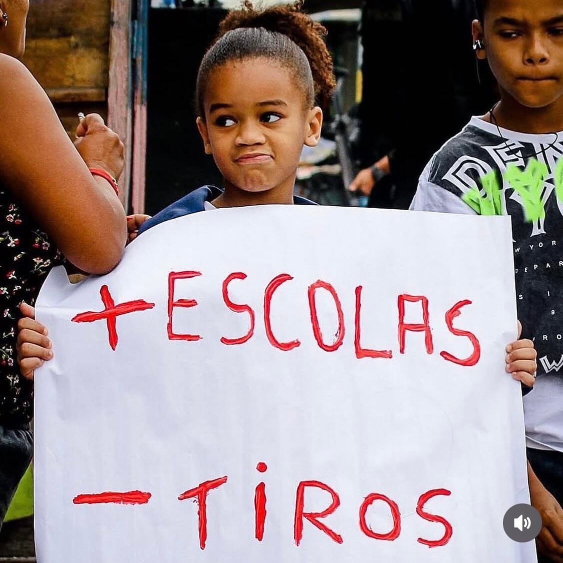 kakabelaz's tweet image. A favela só quer viver em paz 🕊️

#paz #favela #comunidade