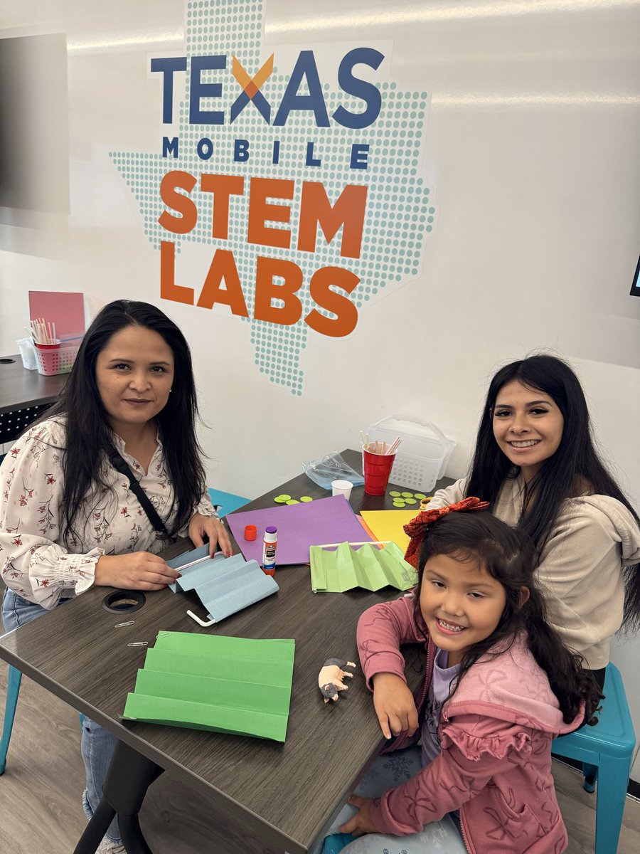 Humble_Science's tweet image. Enjoying the Texas Mobile STEM lab  @HumbleISD_OFE STEM night! @HumbleISD