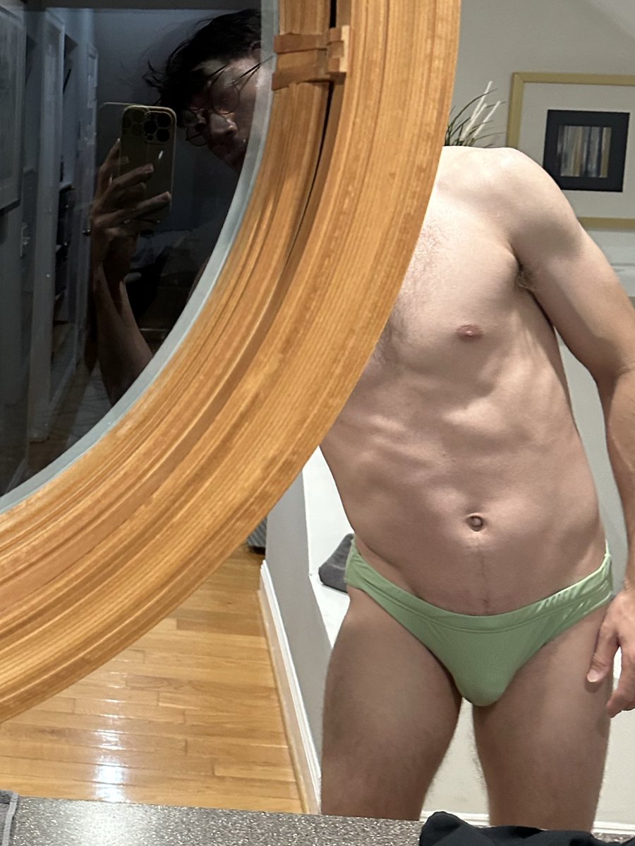 TwinkHoled's tweet photo. #speedo https://t.co/VSw9V4PDMl