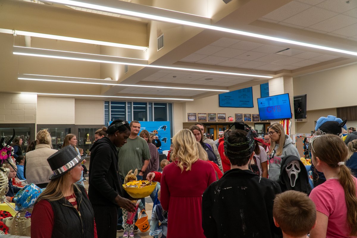 smwc's tweet image. Thank you to all who attended and participated in SMWC's Trunk-or-Treat last night! We loved seeing everyone's awesome costumes!