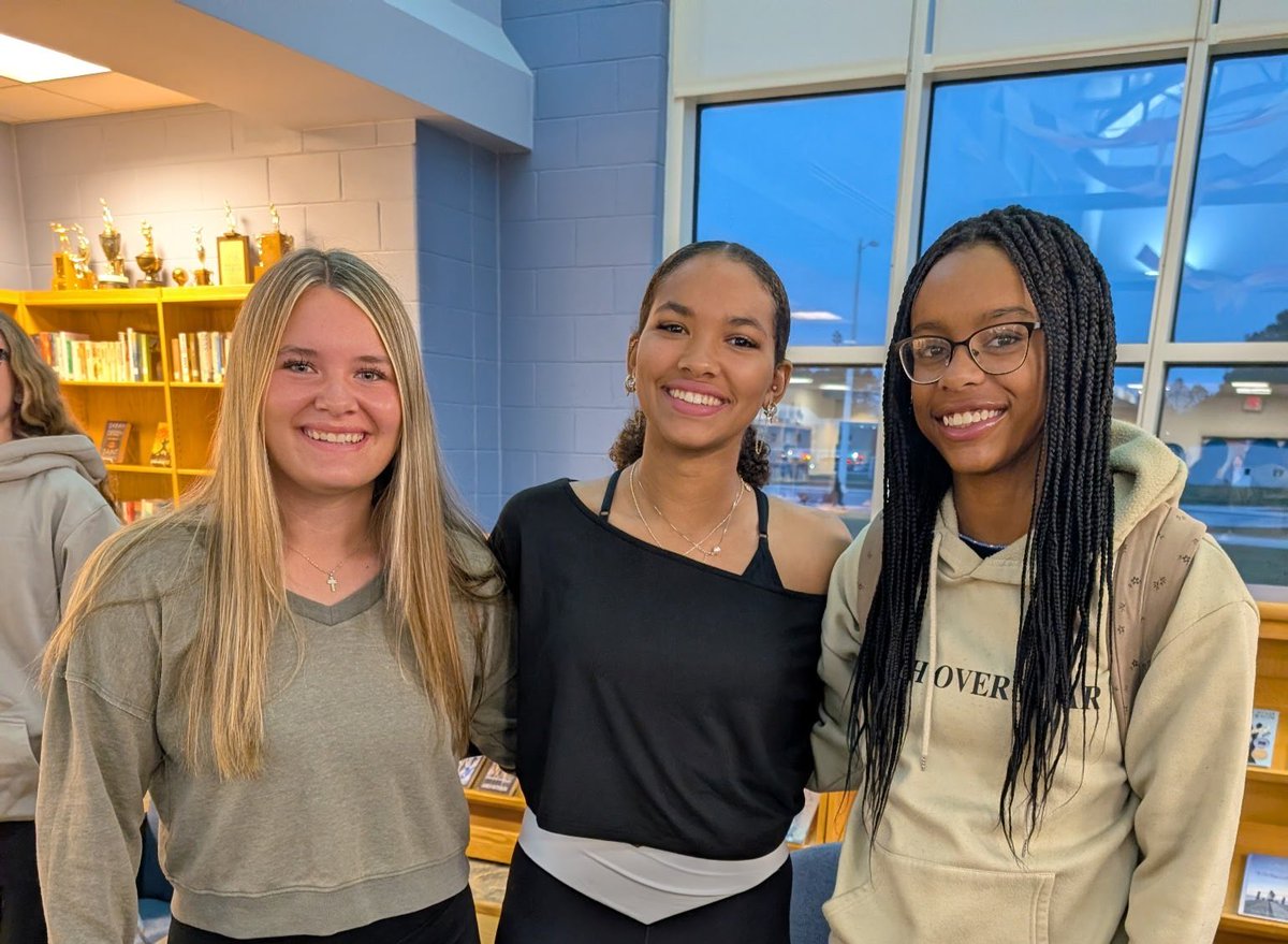 riley_waldron19's tweet image. This past Wednesday we had the opportunity to lead our weekly FCA meeting. “Trust in the lord with all your heart.” (Proverbs 3:5)