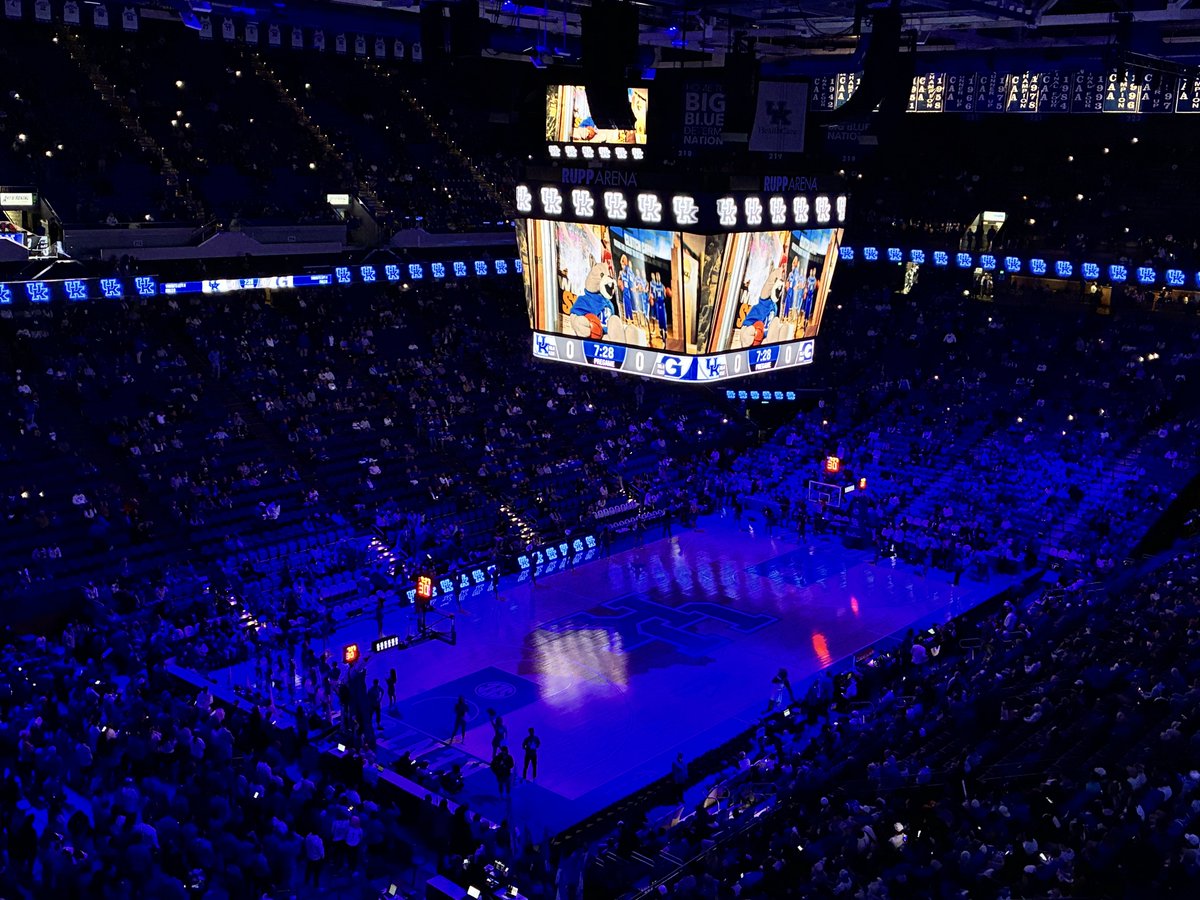 Just under 10 to go until tipoff at Rupp Arena! Kentucky will face off against the Georgetown Hoyas in their final exhibition before the regular season begins.