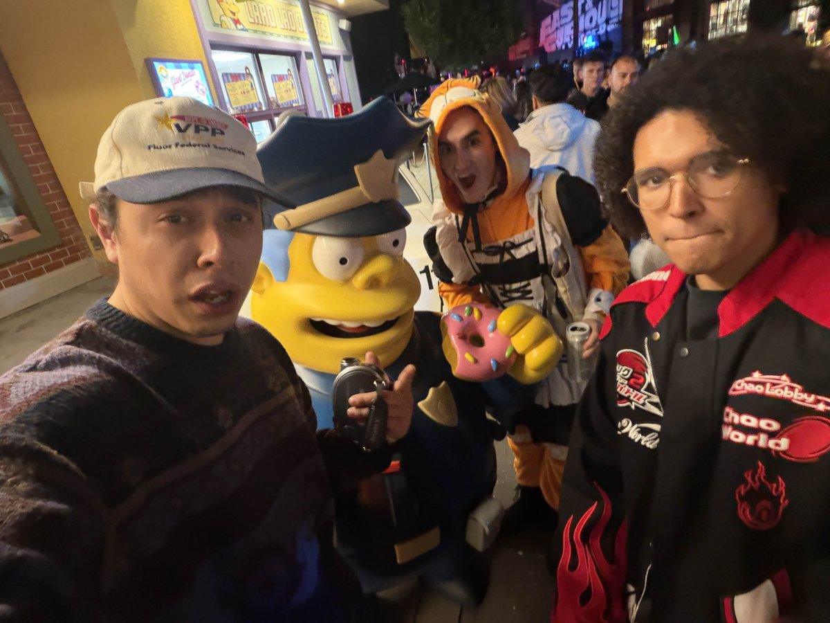 Hope the animatronics here are waterproof, the way we drippin 💦💦 #quirkyatnight