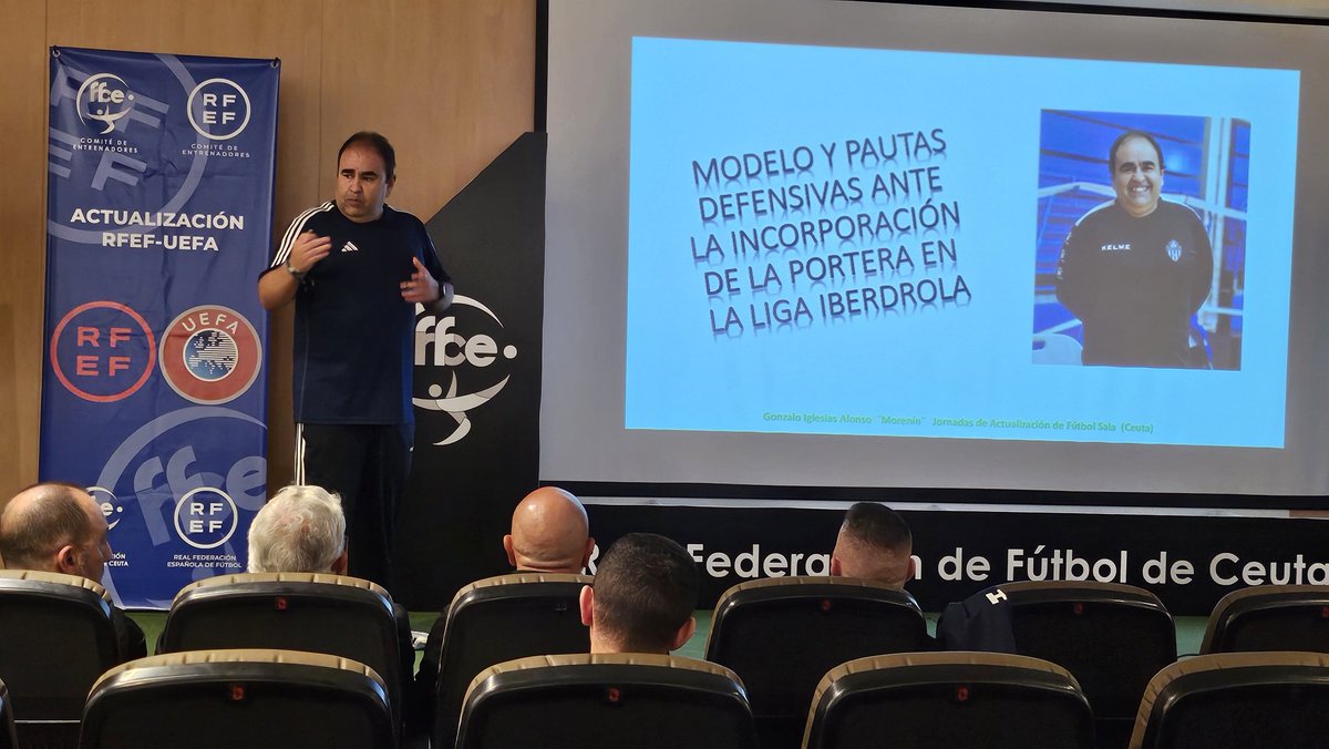 👩🏻‍🎓👨🏻‍🎓⚽️'𝗝𝗼𝗿𝗻𝗮𝗱𝗮 𝗱𝗲 𝗔𝗰𝘁𝘂𝗮𝗹𝗶𝘇𝗮𝗰𝗶𝗼́𝗻 𝘆 𝗥𝗲𝗰𝗶𝗰𝗹𝗮𝗷𝗲' de fútbol sala organizada por <a href="/EntrenadorRFFCE/">Entrenadores de la RFFCE</a>

🙋🏻‍♂️ <a href="/gmorenin23/">Morenín</a> (<a href="/ua_ceuti/">Unión África Ceutí</a>)

✅ Modelo y pautas defensivas ante la incorporación de la portera en la Primera División Iberdrola

#EntrenadoresRFEF