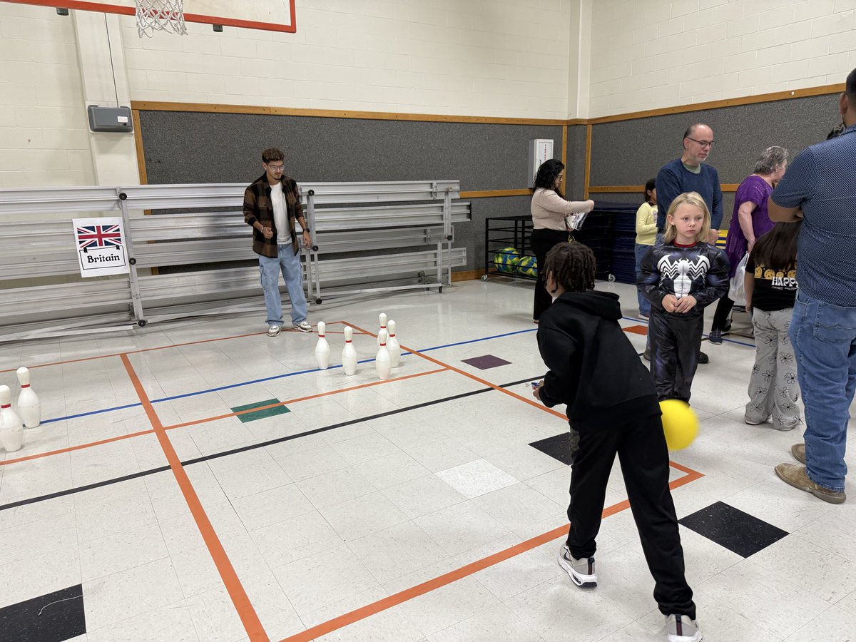 SpeedSkeeters's tweet photo. Multicultural night at Shaw Elementary! https://t.co/62FFe5cxkk
