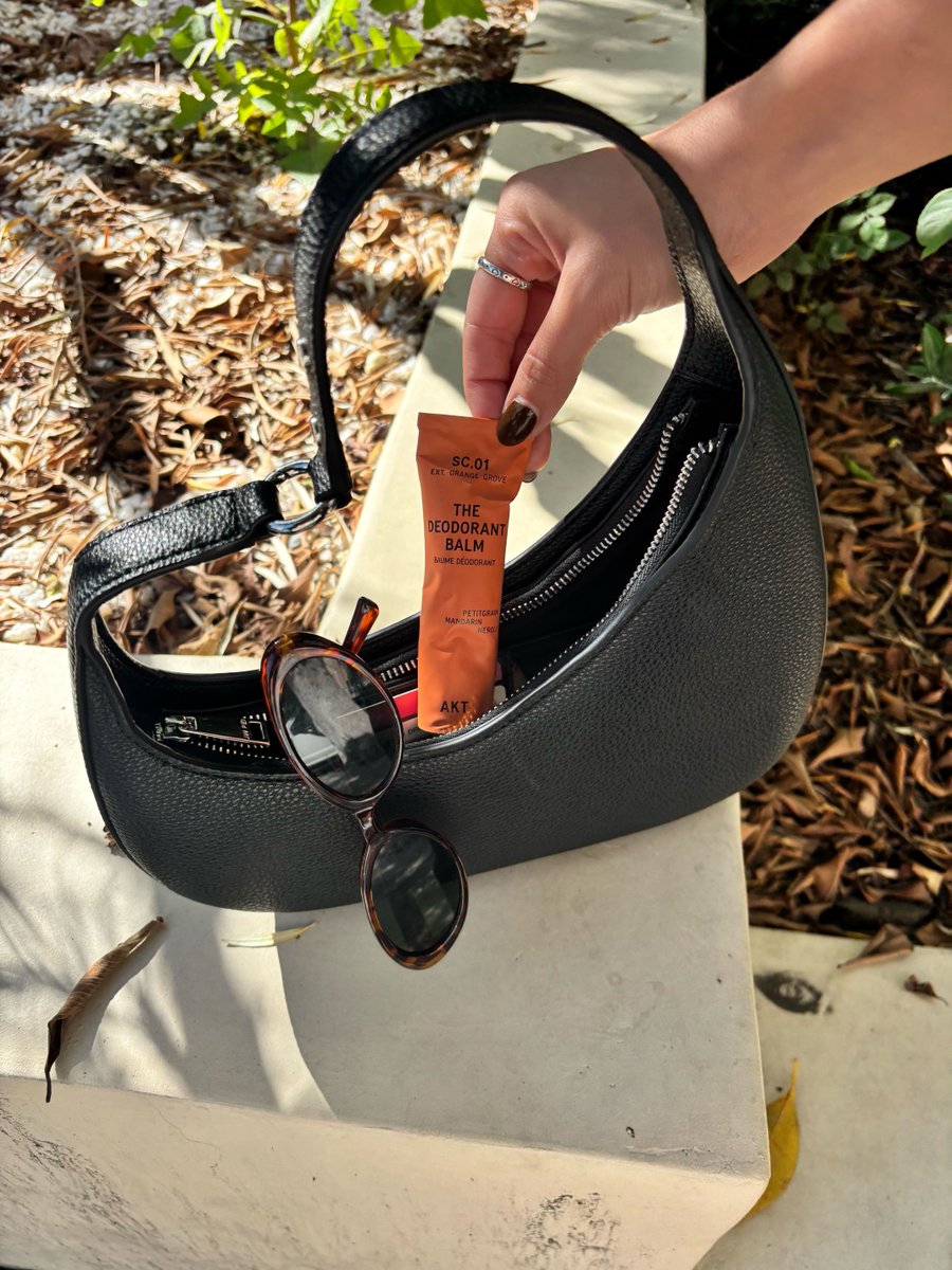 FabFitFun's tweet image. 🪩 WINTER SPOILER 🪩 This Customization 4 AKT London deodorant balm in orange grove is LOVED by our beauty team and here is why... 

- A multi-award winning personal performance essential, infused with DEO-BARRIER COMPLEX™ for professional grade protection that lasts all day. 
-…