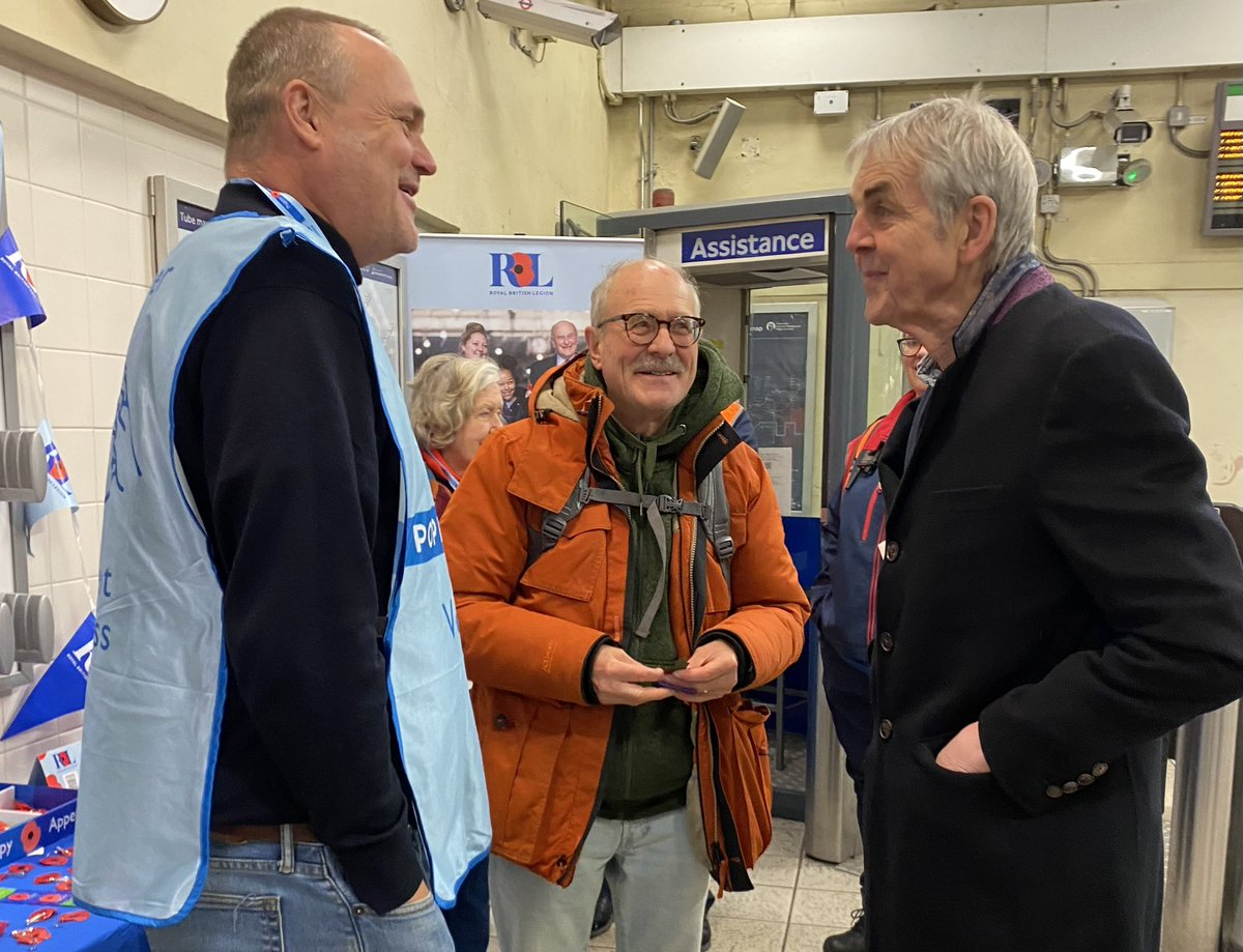 TorinDouglas's tweet image. Huge thanks to guest @PoppyLegion collector @TfL #TurnhamGreen - @almurray #PubLandlord + #WW2 podcaster @WeHaveWaysPod.  Thanks too to #Chiswick organisers Elisabeth Whittaker &amp;amp; Mark James; @tfl customer service supervisor Tony Currie; volunteers &amp;amp; those who gave so generously.
