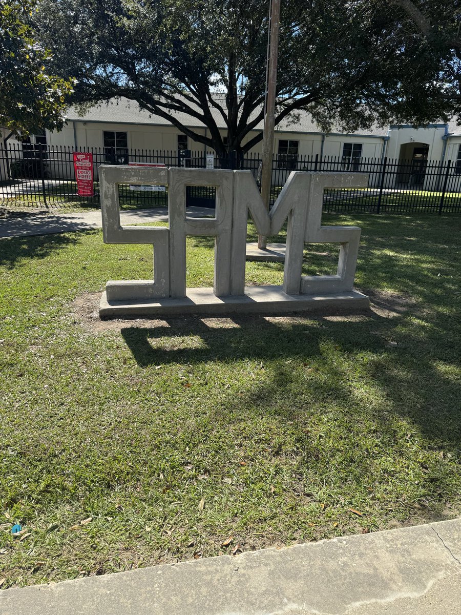 ChristinaHulin's tweet image. Enjoyed joining @NIETteach Senior Specialist @RVariest today at St. Amant Middle School! She supported Dr. Green and her core team as they used the learning walk process to build a shared understanding of instructional excellence. ✨ #TheNIETWay @APSB_official @TheresaHamiton