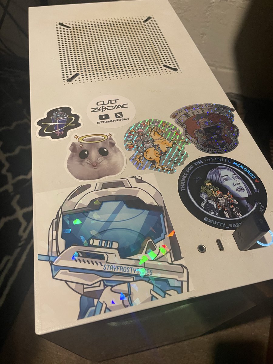 Added some new stickers to the PC!
<a href="/nutty_daddy/">Nutty Daddy ✈️ #HaloWC 2025</a> 
<a href="/stayfrostycake/">stayfrostycakes🧁🎃</a> 
<a href="/JunkShip_/">Junk 🚀</a> 
<a href="/Reaching_8/">(Cult Zodiac) Reaching_8</a>