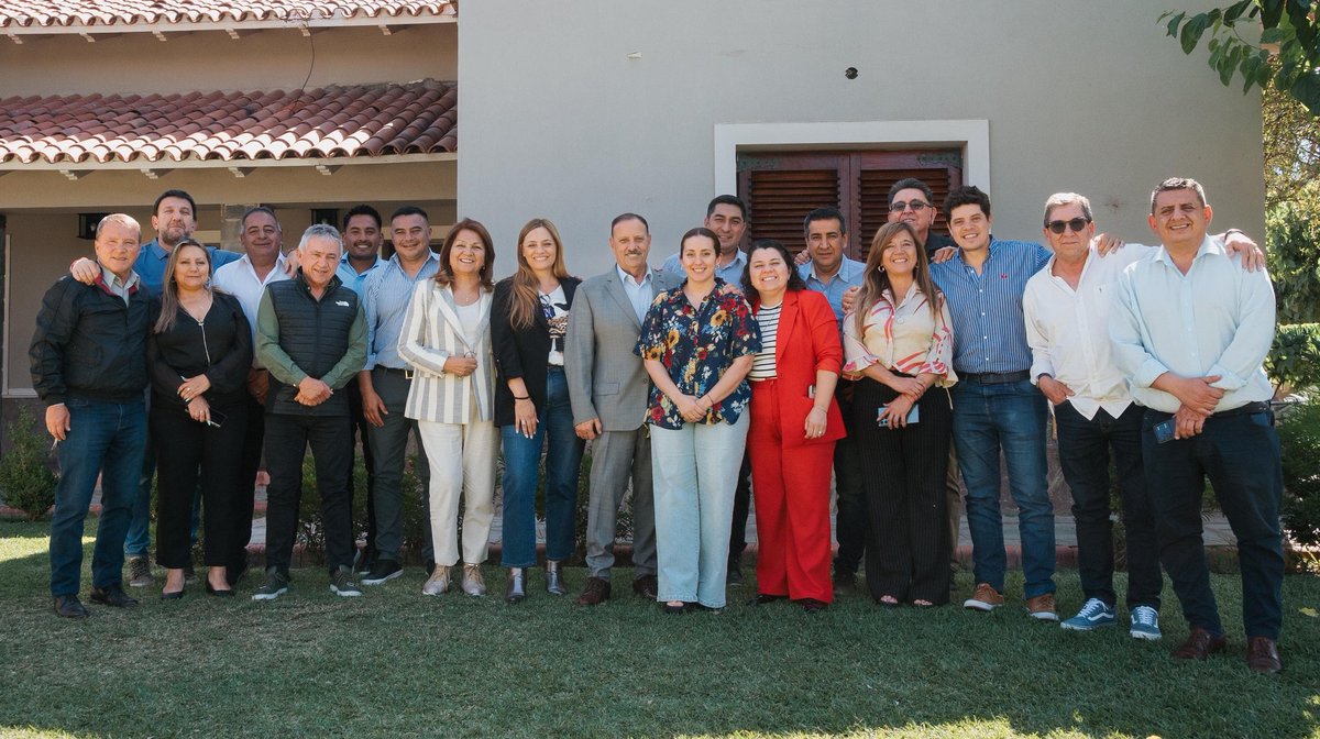Como debe ser, hoy con <a href="/TeresitaMadera/">Teresita Madera</a> nos reunimos con los intendentes e intendentas para analizar juntos este tiempo después de las elecciones.

Hay mucho por hacer en cada rincón de nuestra provincia. Seguimos concentrados en lo más importante: cada riojano y riojana.

Esta