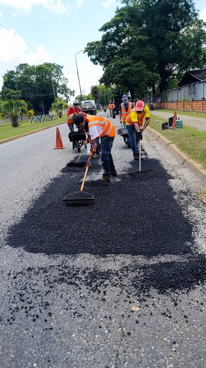 ArturoC69755641's tweet image. #Cojedes|| Titulares en X.
1\ Alcaldia de San Carlos y el Gobierno de Cojedes realizan trabajos de pavimentación en la avenida Jose Laurencio Silva.
2\ Magallanes se impuso al Caracas en el primer duelo. 
3\ Huracán Melisa se degrada en el Caribe. #oct30 @ClaroyRaspao3