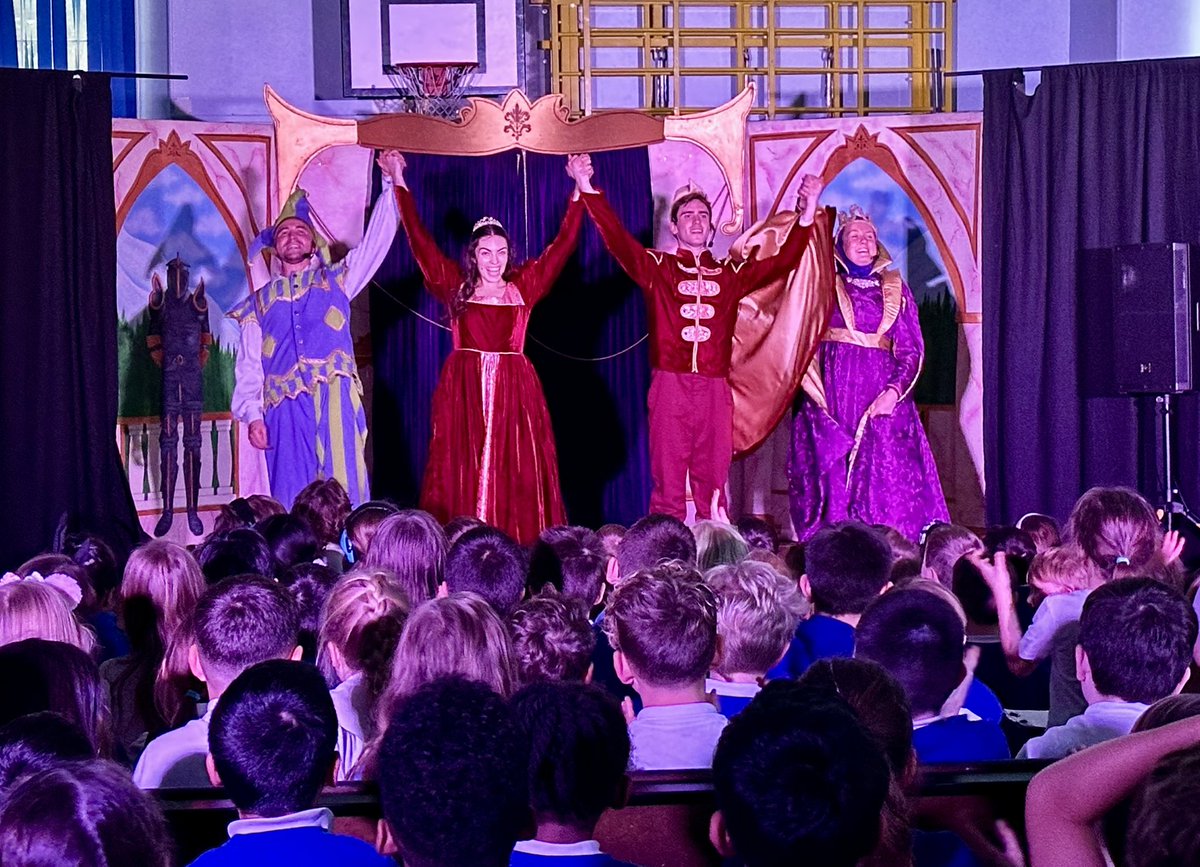 Lots of excitement in school today viewing the pantomime Snow White performed by M&amp;M Theatrical Productions. The children loved it! 🎤🎭