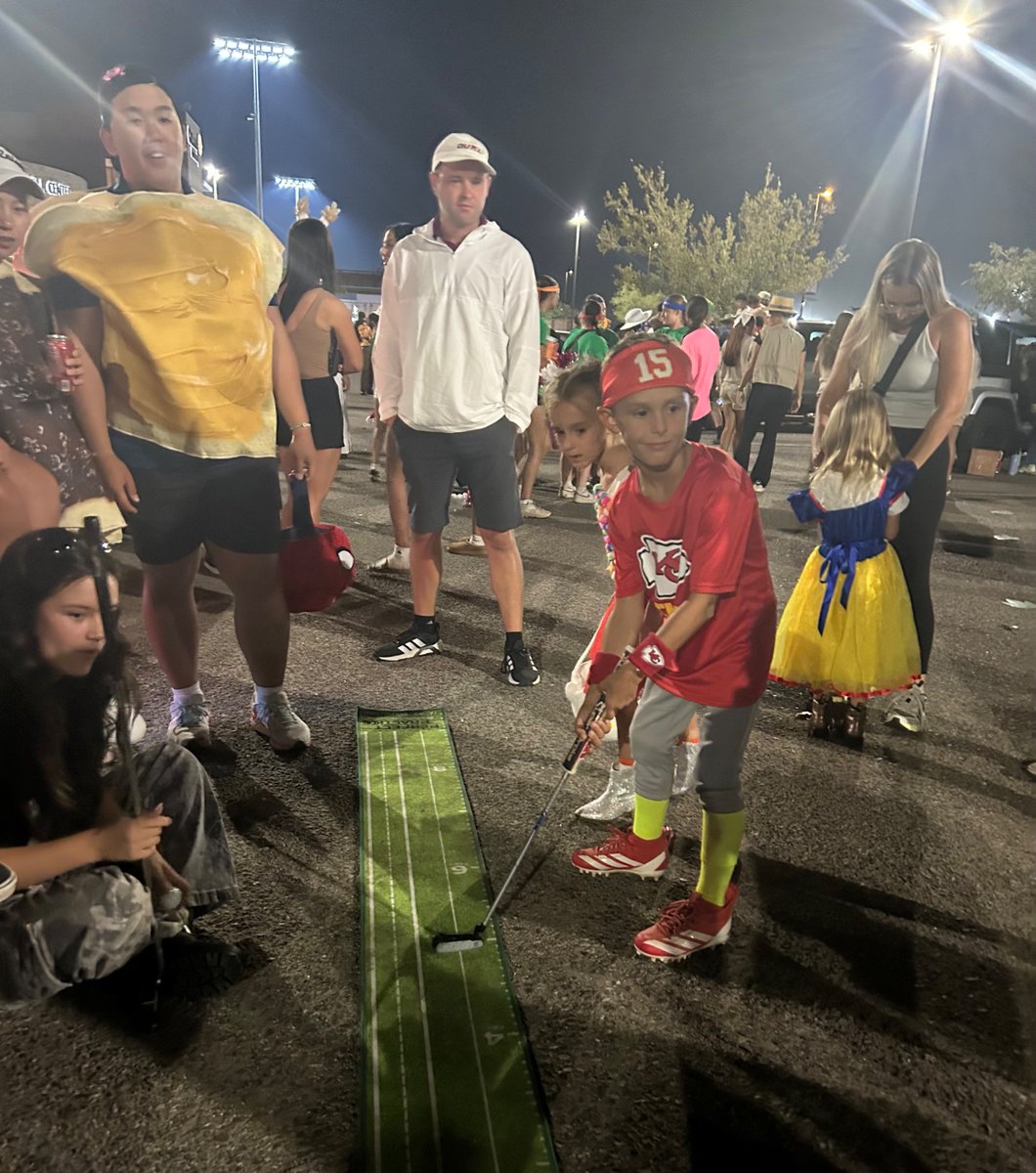 OUAZ Trunk or Treat 🎃🍬
#RunWithThePACK 🏜️🐺