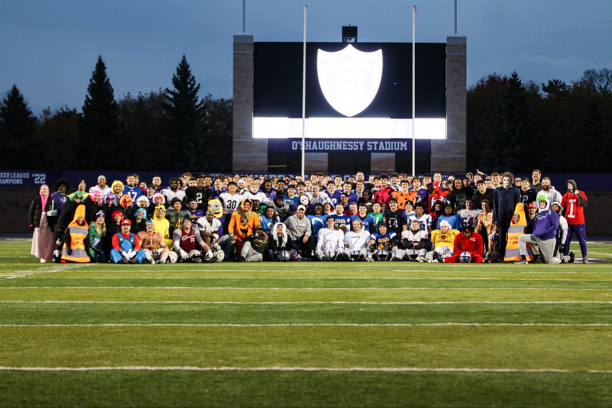 Coach_Caruso's tweet image. Nothing like #Halloween Practice 🎃⚪️⚫️

💟 #RitesOfAutumn • @UofStThomasMN 

🔥 #Passion26 • @UST_Football 😈