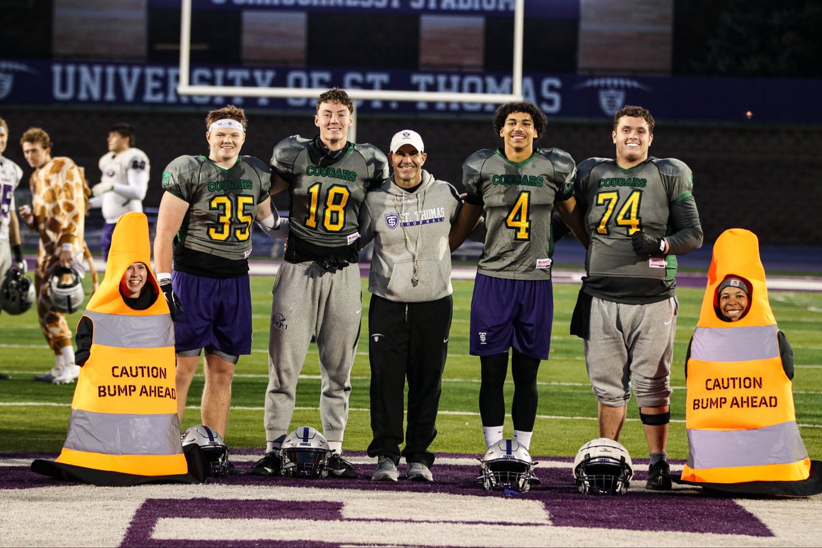Coach_Caruso's tweet image. Nothing like #Halloween Practice 🎃⚪️⚫️

💟 #RitesOfAutumn • @UofStThomasMN 

🔥 #Passion26 • @UST_Football 😈